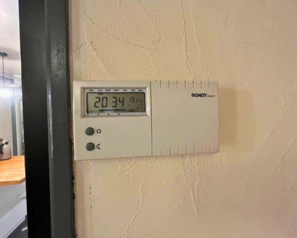 Thermostat d'ambiance fixe, filaire