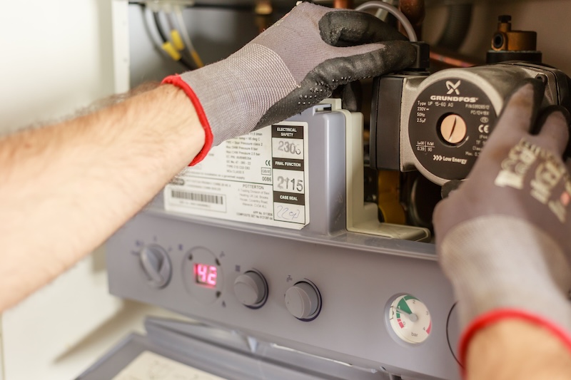 Ma chaudière fait du bruit : quand faire intervenir un technicien chauffagiste ? Intervention de maintenance sur une chaudière